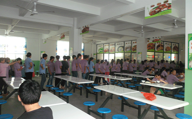 晉江嘉年華公司,晉江嘉年華公司食堂圖片,晉江嘉年華公司食堂環(huán)境,味萊客餐飲公司,食堂開餐現(xiàn)場圖片