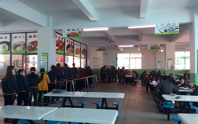 晉江嘉年華公司,晉江嘉年華公司食堂圖片,晉江嘉年華公司食堂環(huán)境,味萊客餐飲公司,食堂開餐現(xiàn)場圖片
