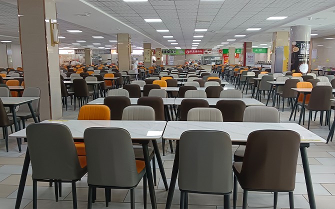 職校食堂環(huán)境圖片,學(xué)生用餐環(huán)境圖片,學(xué)校食堂衛(wèi)生圖片