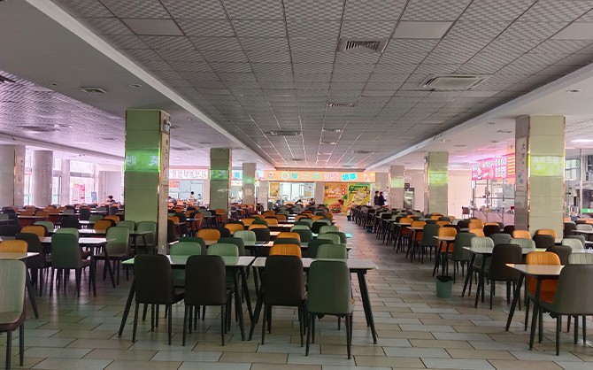 職校食堂環(huán)境圖片,學(xué)生用餐環(huán)境圖片,學(xué)校食堂衛(wèi)生圖片